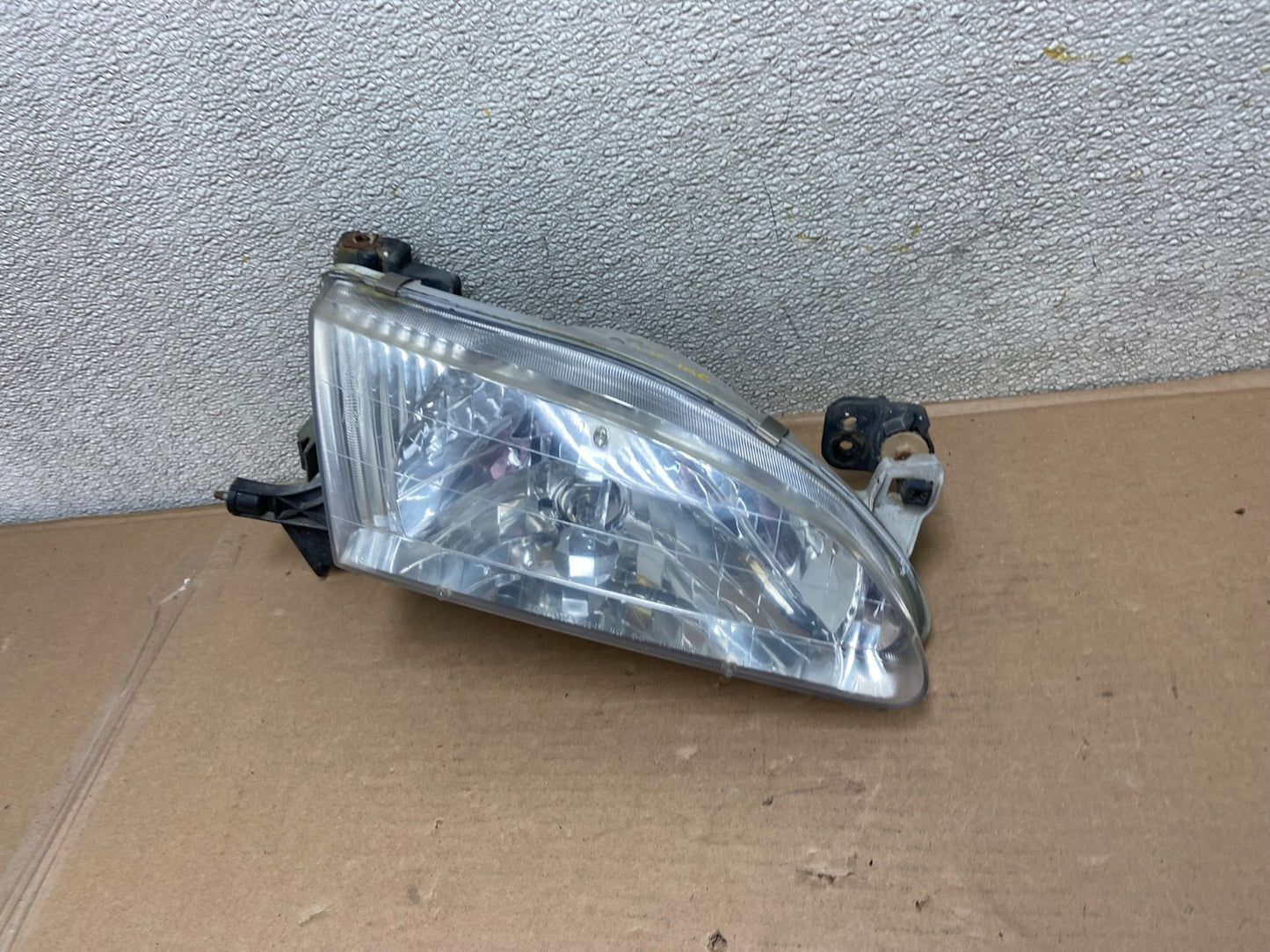 1998 to 2000 Toyota Corolla Front Right Passenger RH Headlight AA9887 DW1