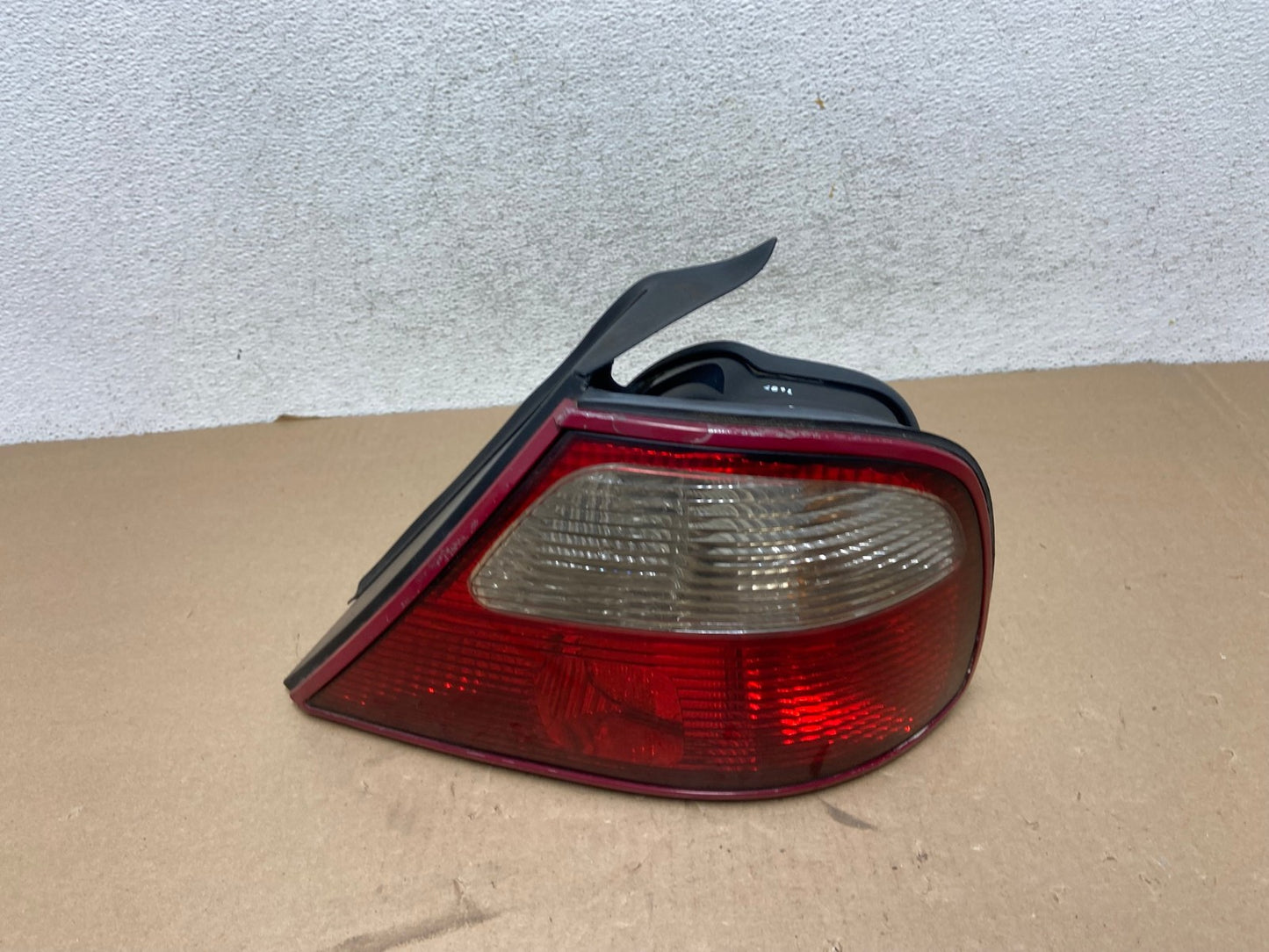 1998 to 2003 Jaguar XJ8 Right Passenger RH Side Tail Light AG3377 LK0