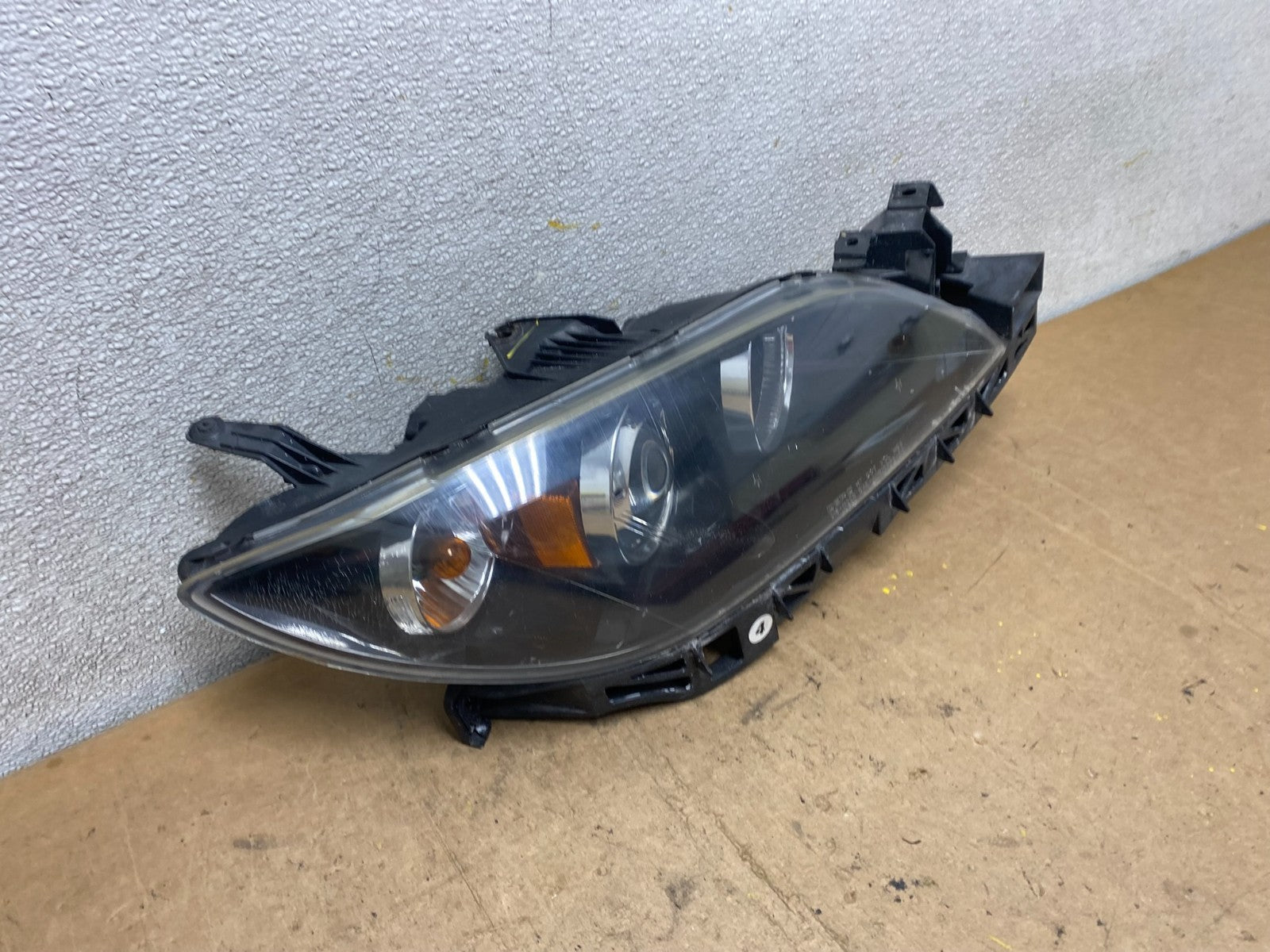 2004 to 2009 Mazda 3 Sedan Right Passenger Rh Side Headlight Oem X7248 GD2