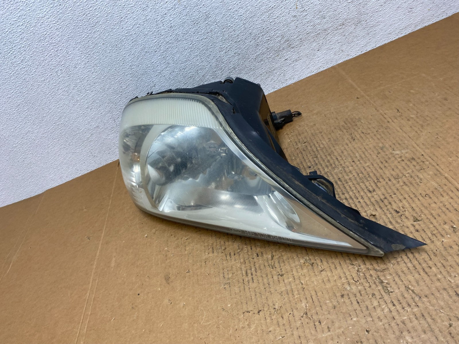 2000 to 2005 Mercury Sable Right Passenger Side Halogen Headlight AE1236 DW1