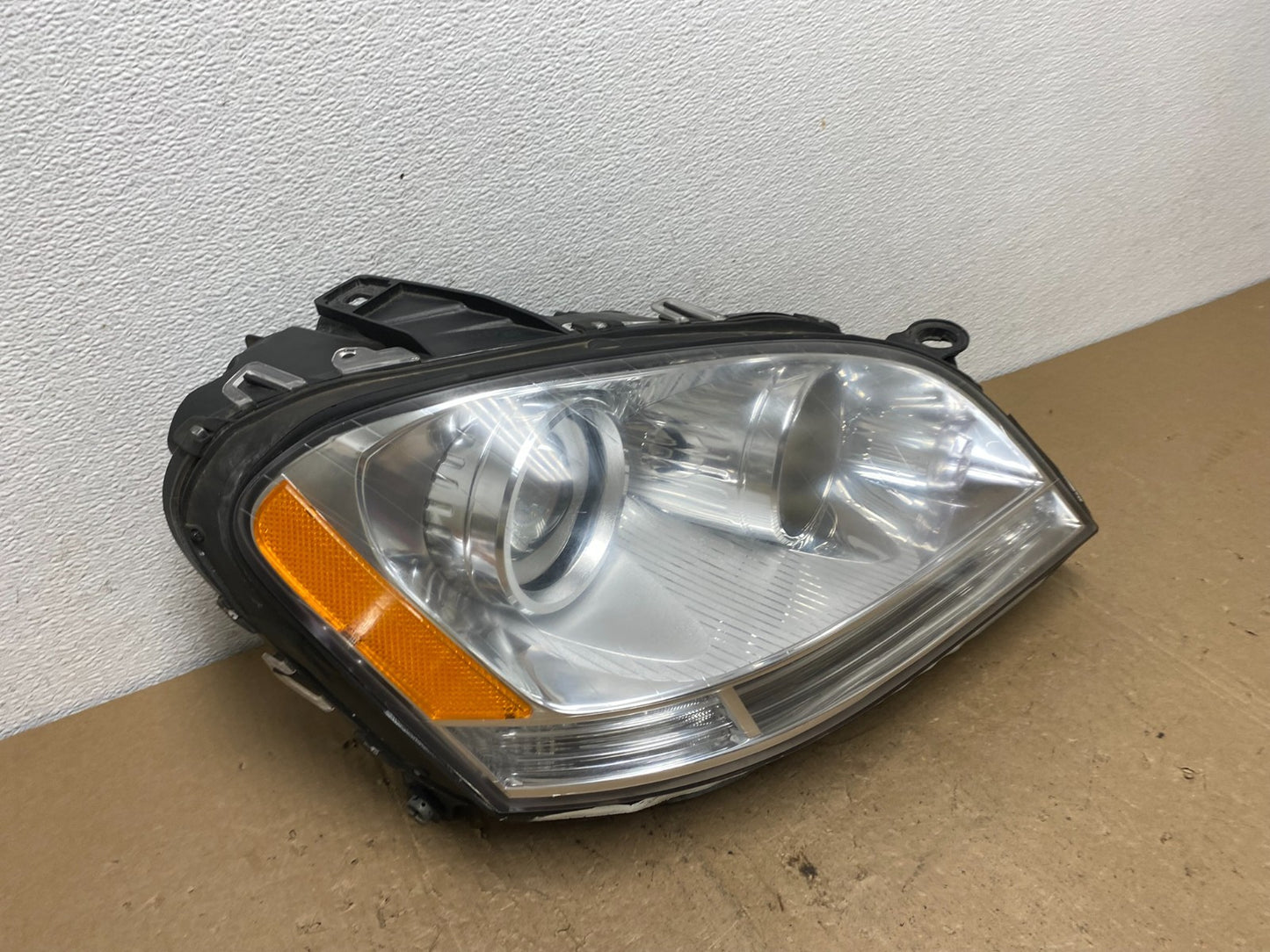 Halogen 2006-2009 Mercedes-Benz ML Class Right Passenger Headlight AC6005 DW2