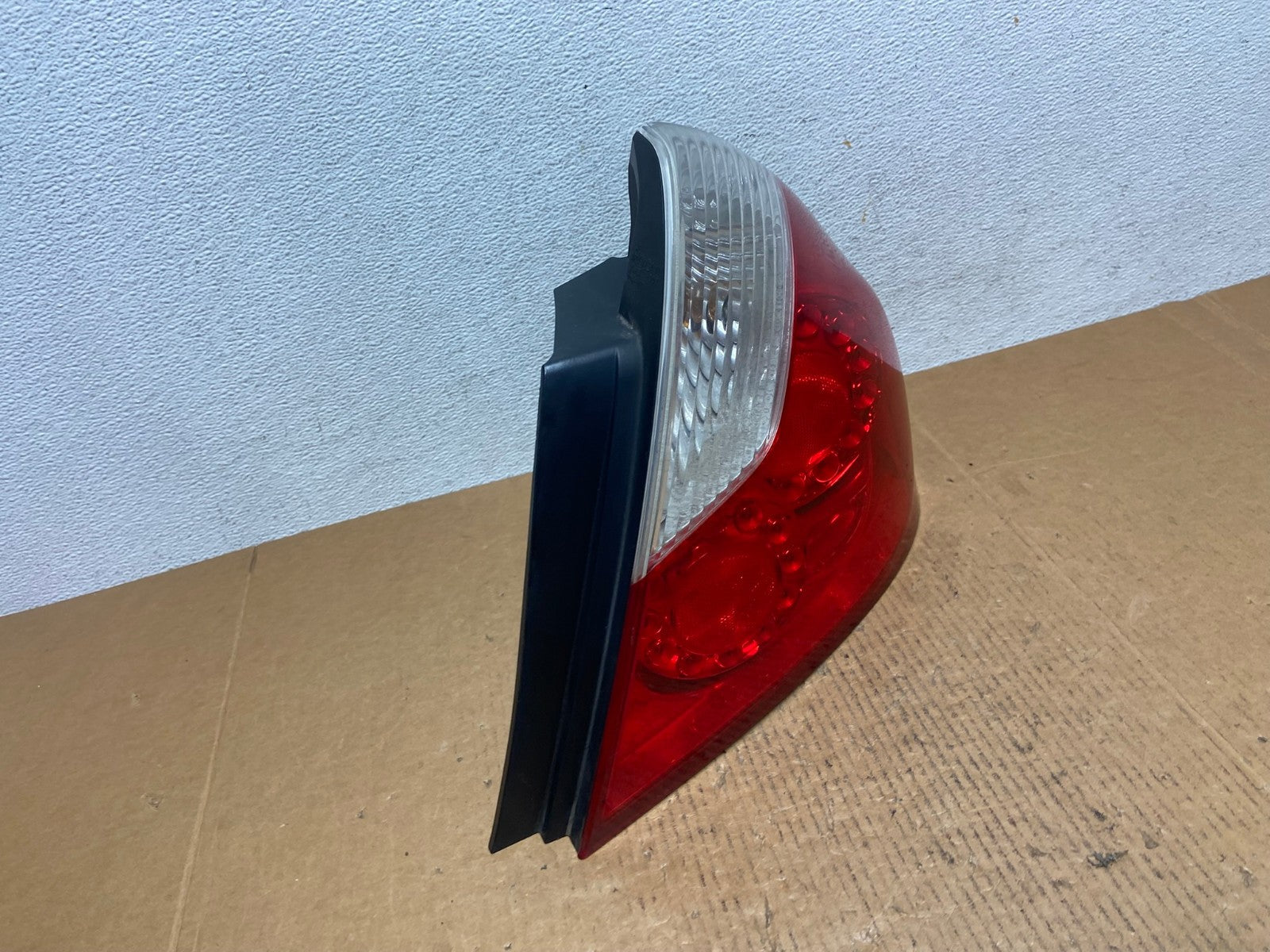 2006 2007 Infiniti M35 M35X M45 Right Passenger Side Tail Light AE0471 LK2
