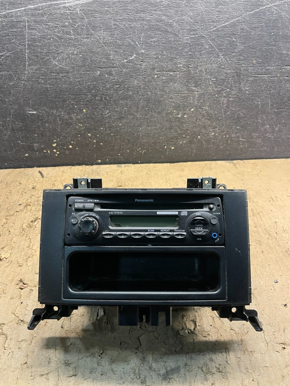 2009 Freightliner Sprinter CD PLAYER Equipment Radio PANASONIC CQ5101U W7000 PS0