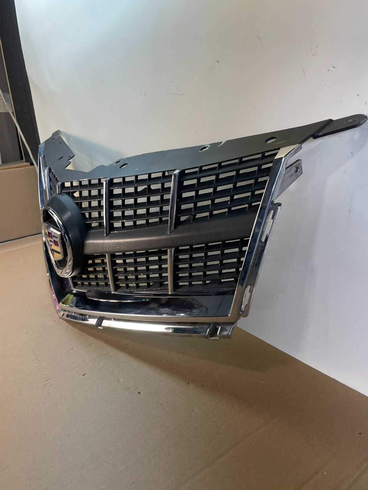 2010 2011 2012 Cadillac SRX Front Upper Grille Grill AI0692 DW1