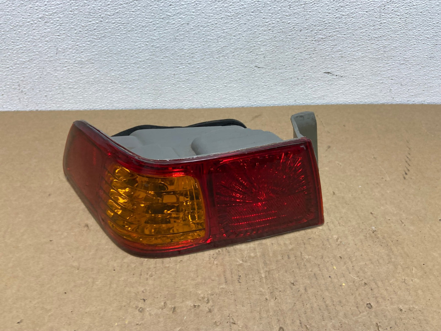 2000 to 2001 Toyota Camry Tail Light Left Driver Lh Side OEM AC1241 LK0