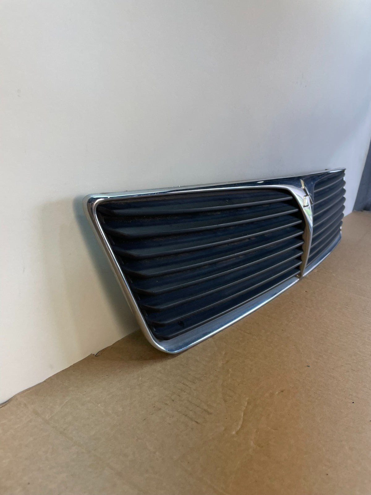 2002 2003 Mitsubishi Lancer Front Upper Radiator Grille Grill AH0021 DG2