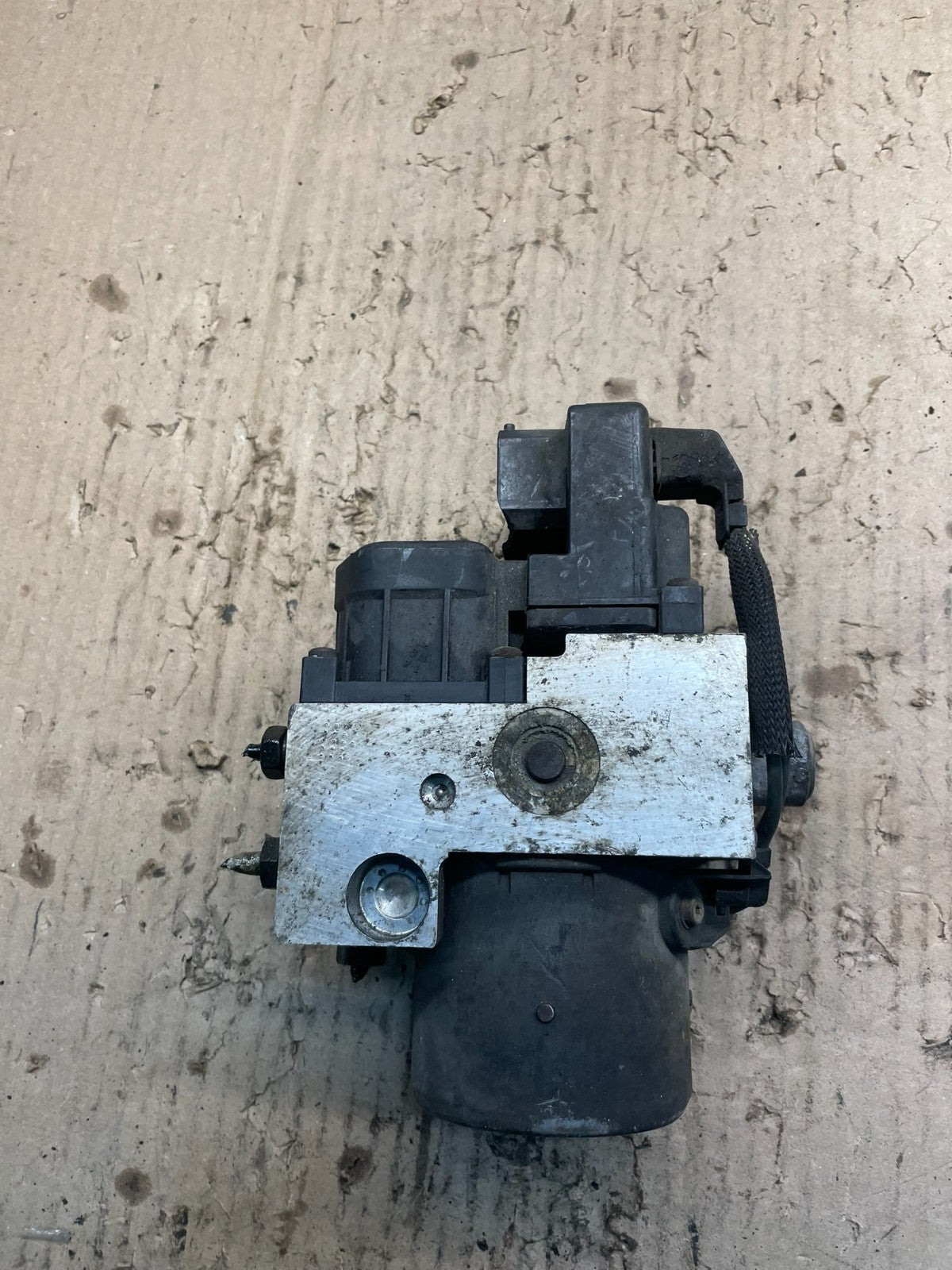 2004 2005 Dodge Durango ABS Anti Lock Brake Pump X0990 DG3