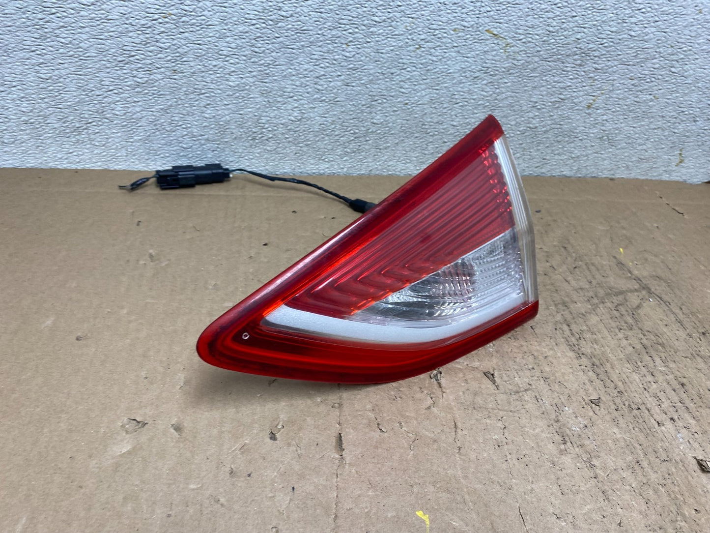 2013 to 2016 Ford Escape Right Passenger RH Side Inner Tail Light OEM S0948 DW2