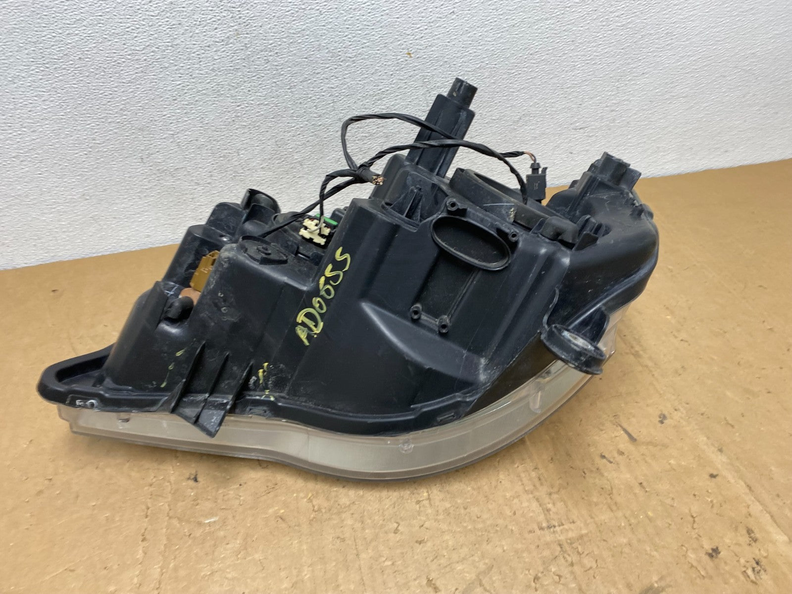 2011 to 2016 Chrysler Town and Country Right Passenger Headlight AD0655 DW6