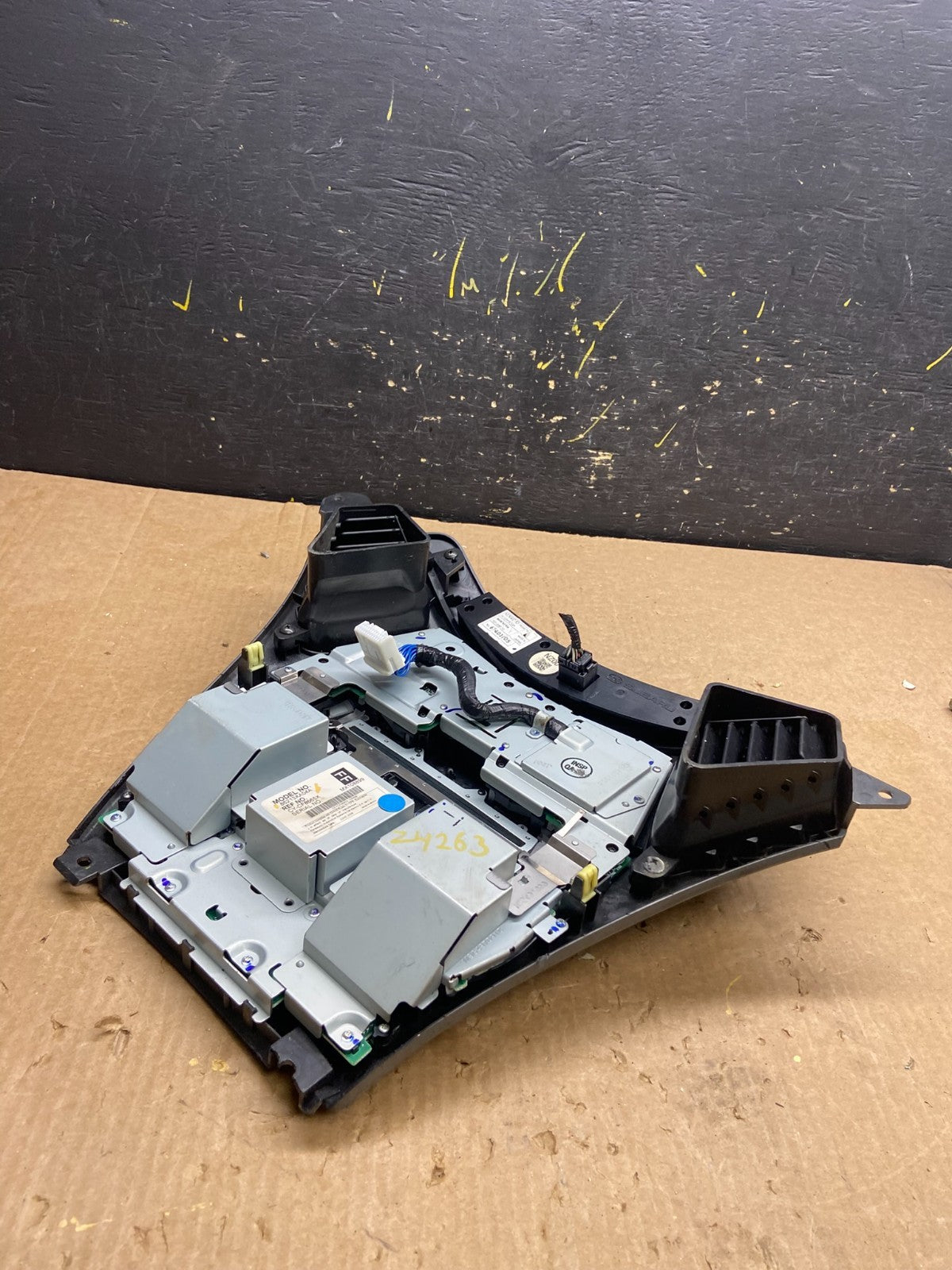 2006-2009 Subaru Tribeca Radio CD Player AC Climate Control Bezel Panel Z4263 DG4