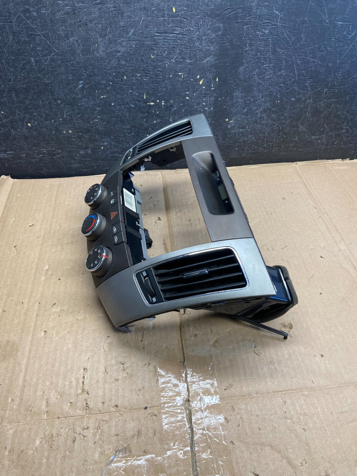 2009 - 2010 Hyundai Sonata Center Radio Climate Control Air Vent Bezel AH5643 DG2