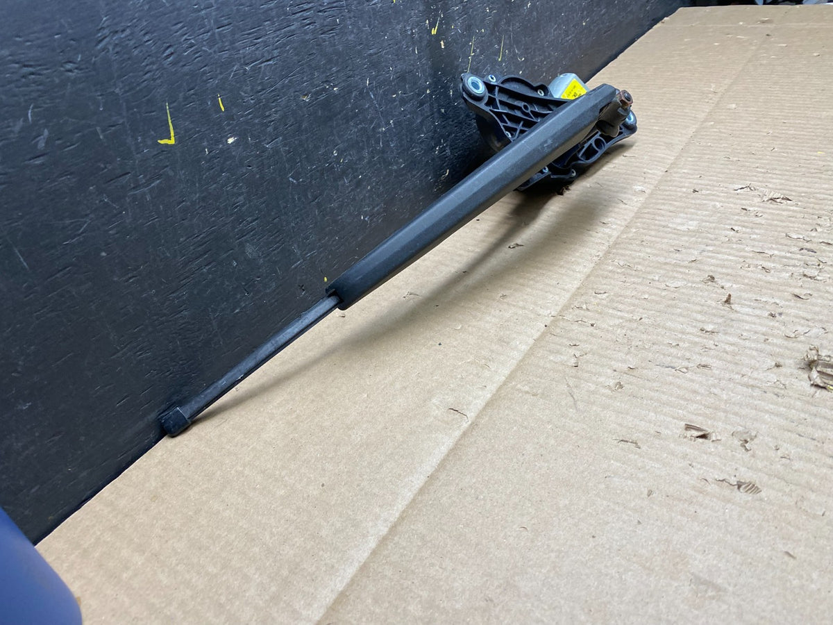 2011 to 2017 BMW X3 Rear Windshield Wiper Motor V1576 DG2