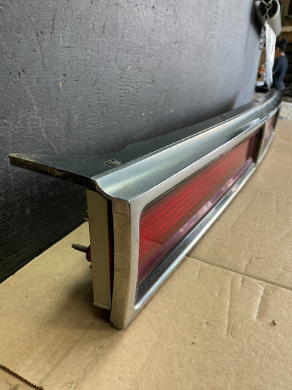 1995 to 1997 Lincoln Town Car Center Trunk Brake 3RD Tail Light af5285 DG2