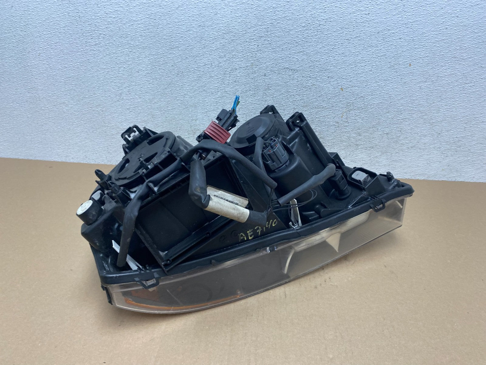 2003-2013 Volvo XC90 Left Driver LH Side Halogen Headlight AE7140 DW7