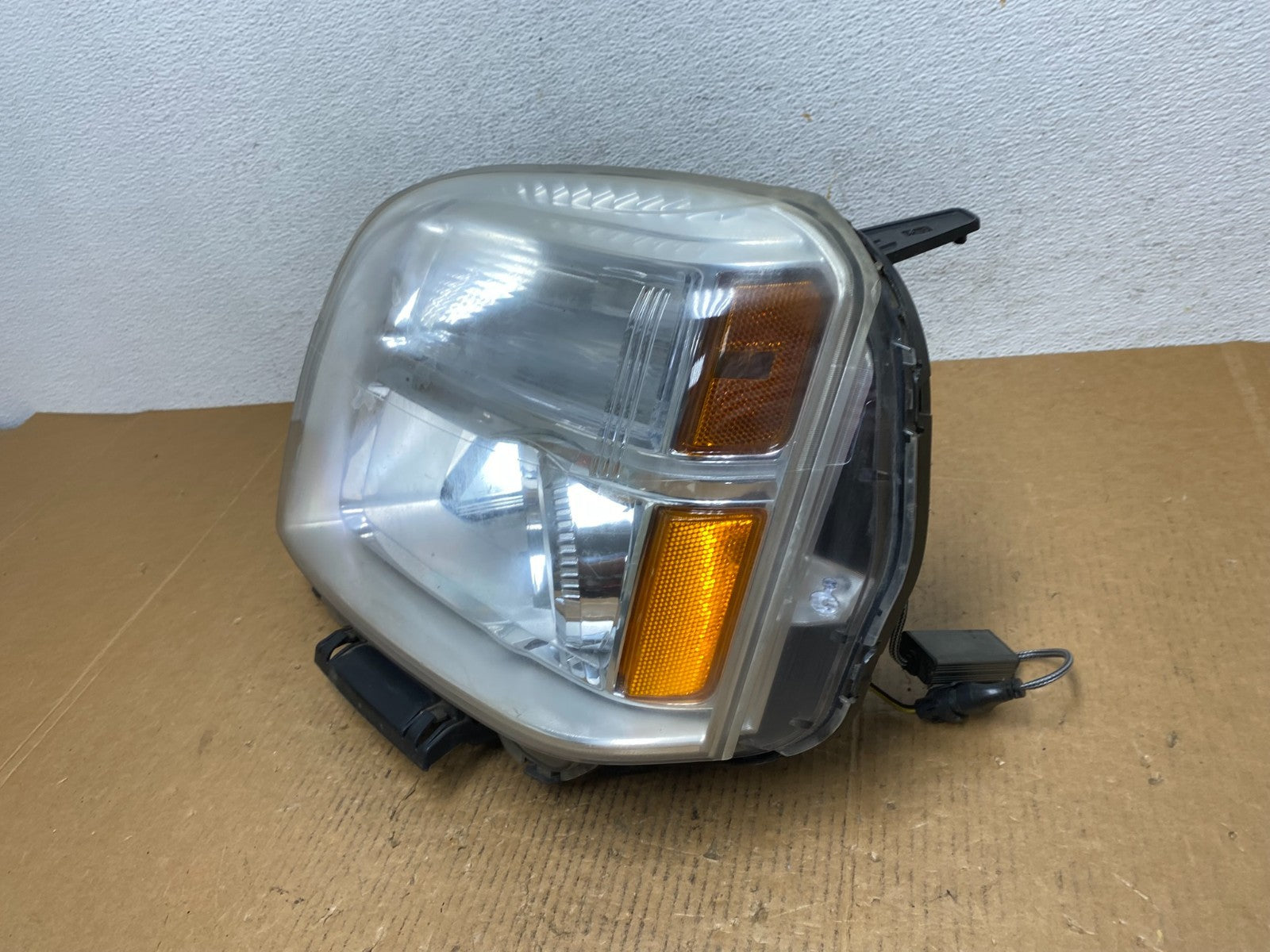 2010 to 2015 GMC Terrain Halogen Left Driver Lh Side Headlight AE1177 DW1