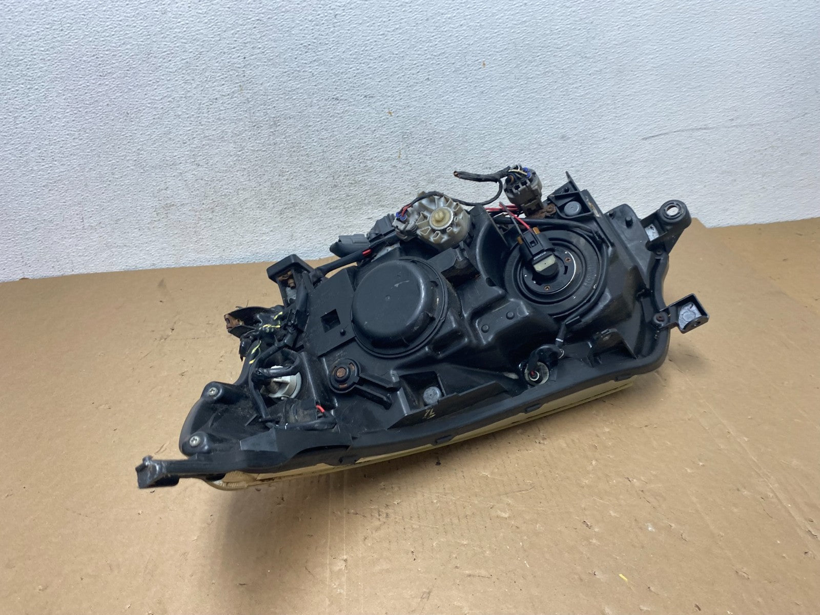 2009 - 2013 Subaru Forester Right Passenger Side Xenon Headlight AD8036 DW8