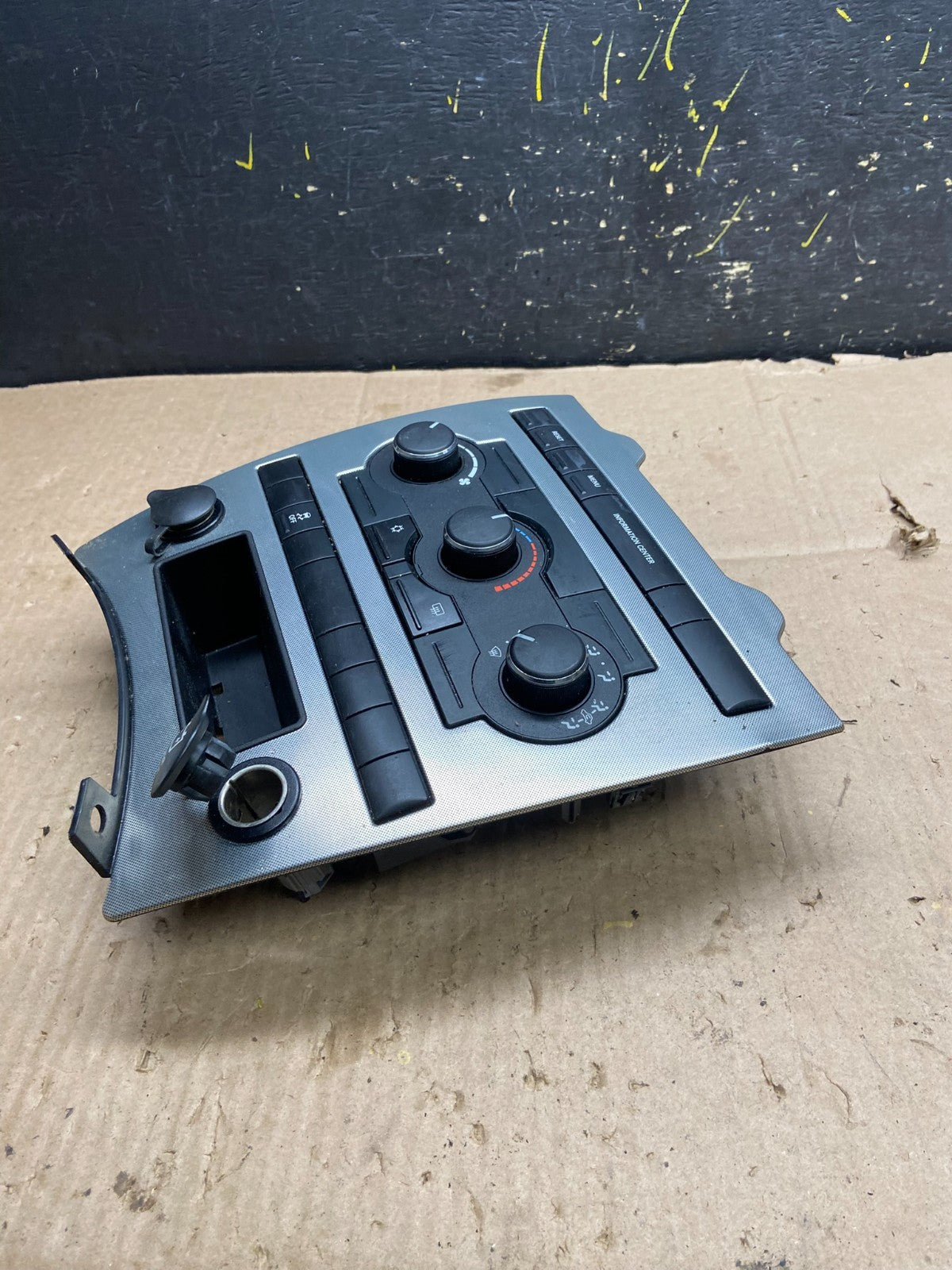 2005 to 2007 Jeep Commander Grand Cherokee A/C Climate Control Bezel Y5427 DG2