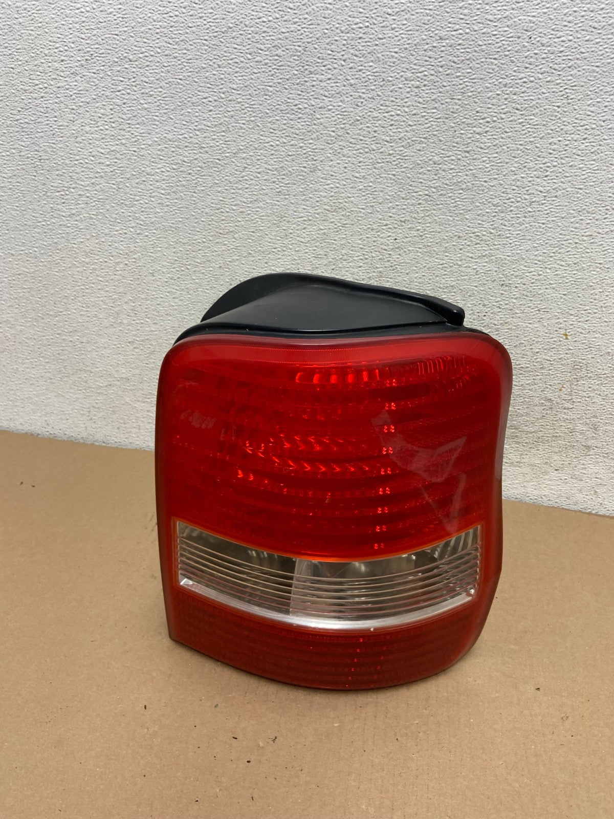 2003 2004 2005 Kia Sedona Right Passenger RH Side Tail Light AF2993 LK0