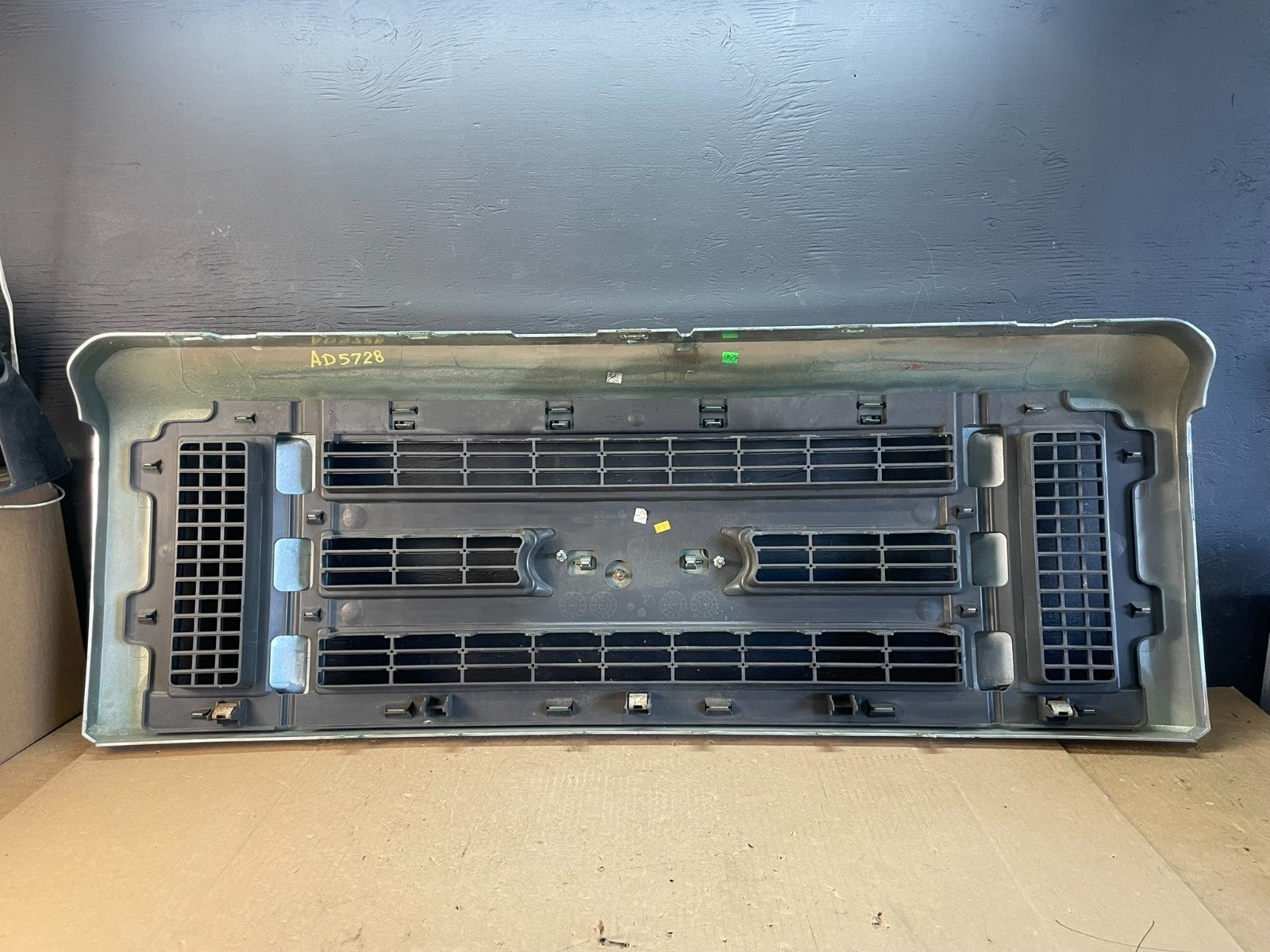 2008 to 2014 Ford Econoline E150 E250 Front Upper Chrome Grill Grille ad5728 DG3