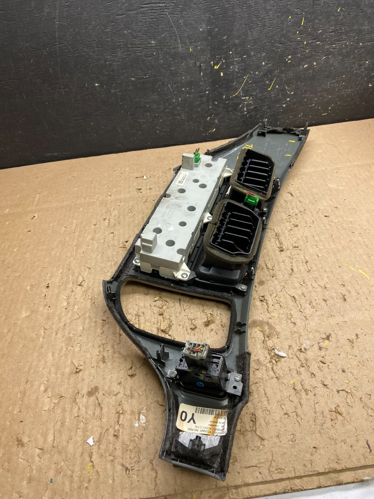 2005 to 2010 Honda Odyssey Radio Climate Control Dash Trim Bezel T8370 DG4