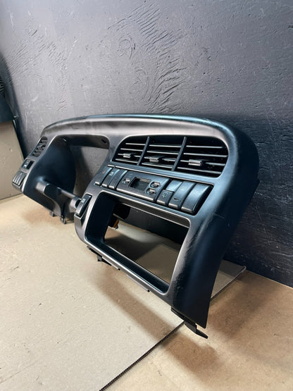 2000 to 2001 Isuzu Trooper Speedometer Radio Air Vent Bezel Trim AE3337 DG1