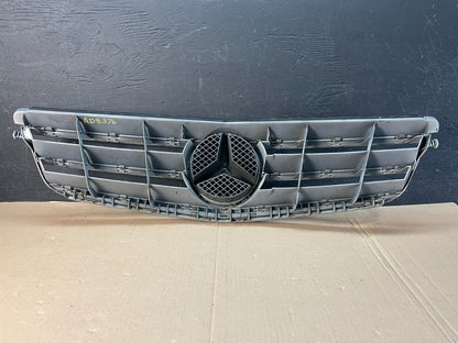 2008 to 2011 Mercedes-Benz W204 C300 C350 Front Grille Grill AD8376 DG3