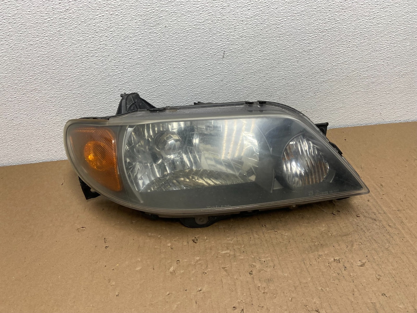 2001 to 2003 Mazda Protege Right Passenger RH Side Headlight OEM AB6650 DW0