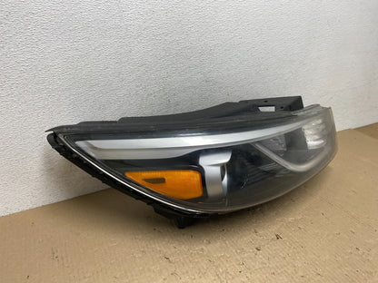 2015-2018 Kia Sedona Right Passenger RH Side Headlight Halogen AE9785 DW2