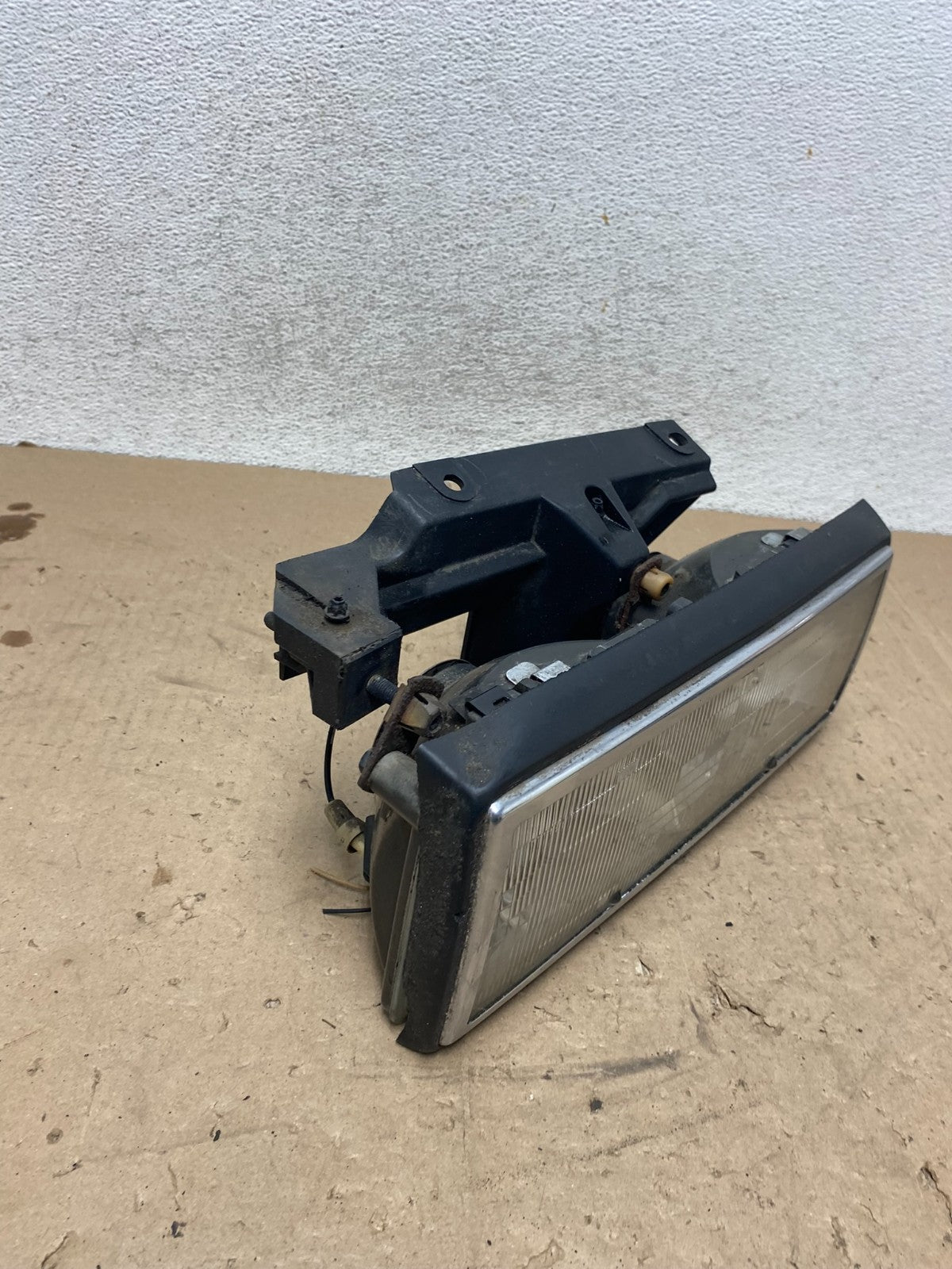 1991 to 1993 Cadillac Deville Fleetwood Right Side Headlight AG54561
