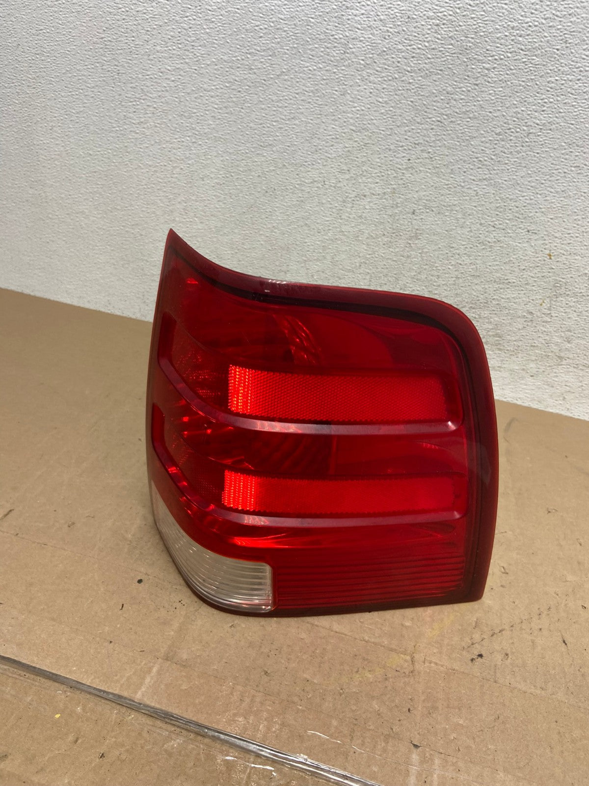2003 2004 2005 2006 Ford Expedition Right Passenger Rh Tail light AE6826 LK0
