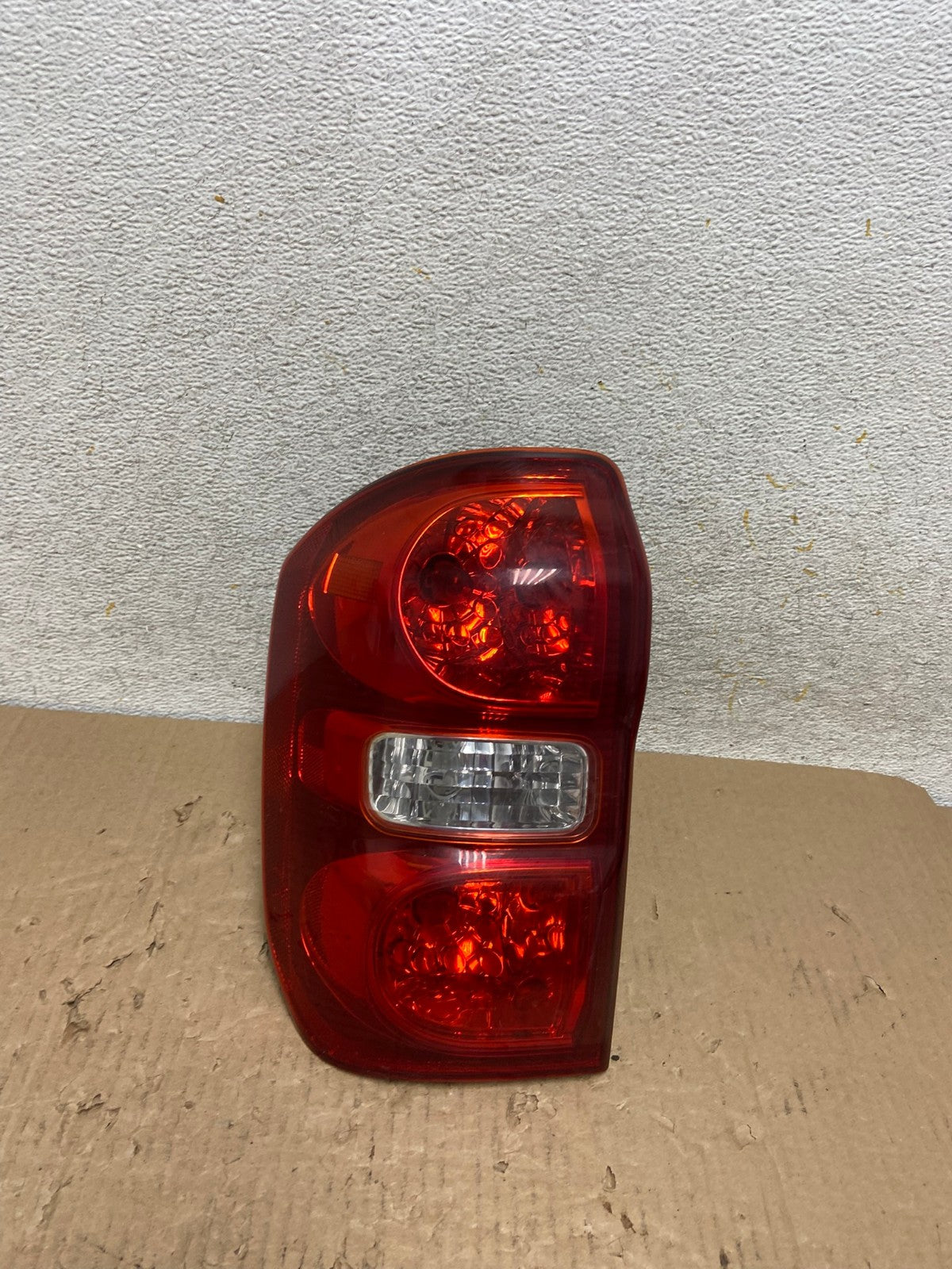 2004 2005 Toyota RAV4 Left Driver LH Side Tail Light AI1328 LK0