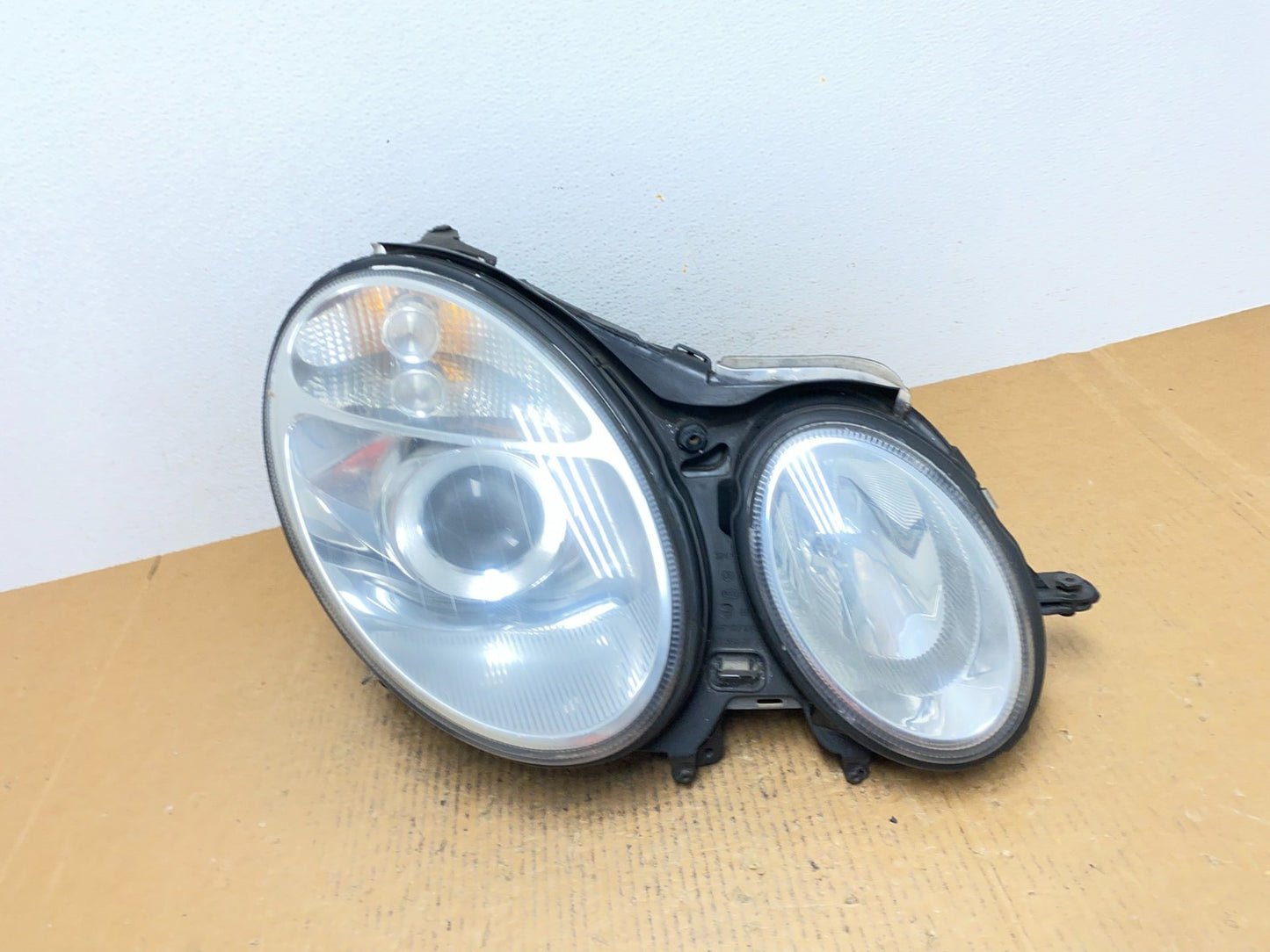 2003-2006 Mercedes E E320 E350 Class Right Passenger Halogen Headlight AE1368 DW0