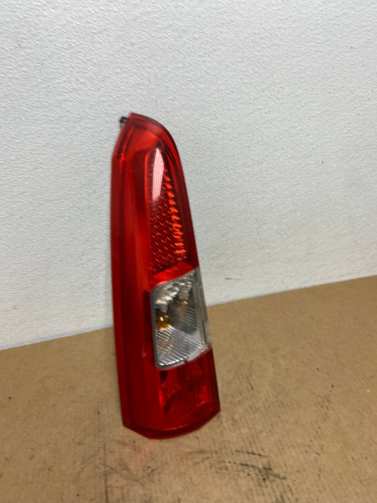 2005 - 2007 Volvo XC70 V70 Left Driver LH Side Tail Light Upper Oem AC3043 LK2
