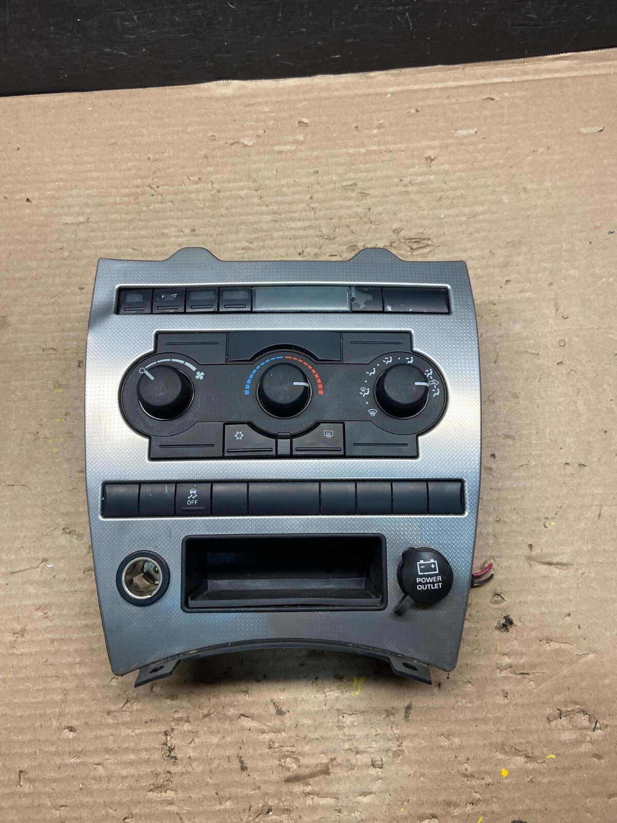 2005 2006 2007 Jeep Commander Grand Cherokee A/C Climate Control Bezel j9606 DG0