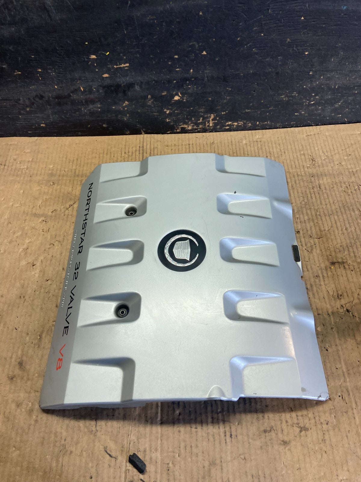 2001 to 2004 Cadillac Deville Seville Northstar Engine Motor Cover R7109 DG2