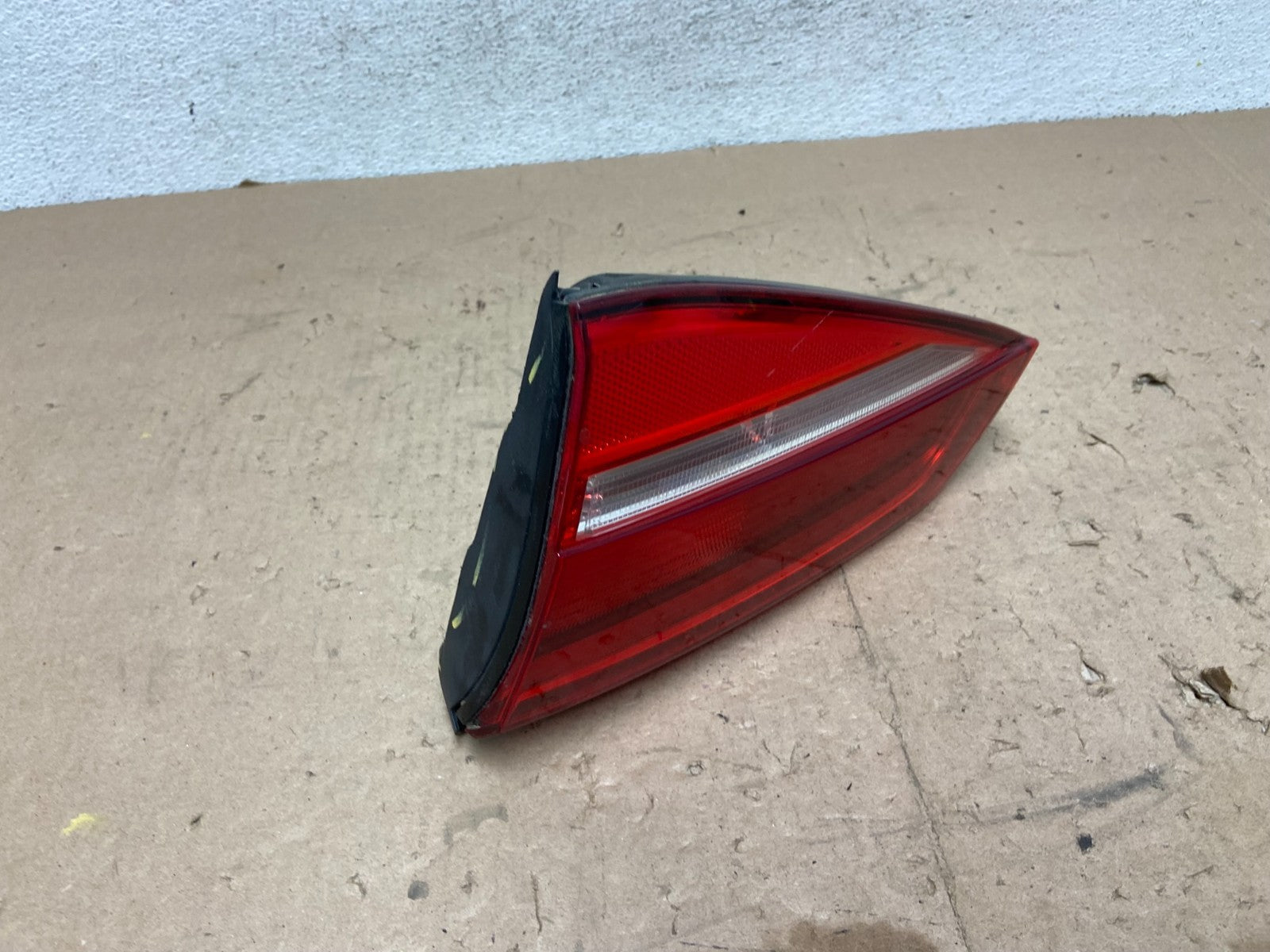 2015 - 2018 Volkswagen Jetta Right Passenger Side Tail Light Inner AG5662 DW2