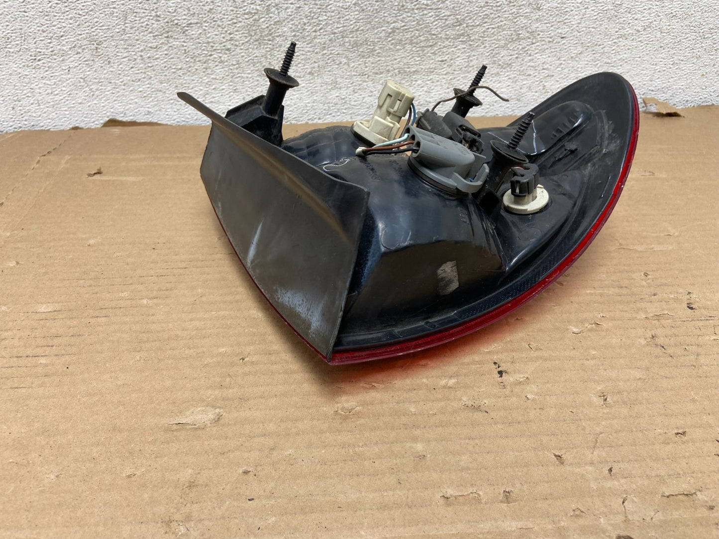 1999 to 2004 Oldsmobile Alero Right Passenger RH Side Tail Light AG8133 DW4