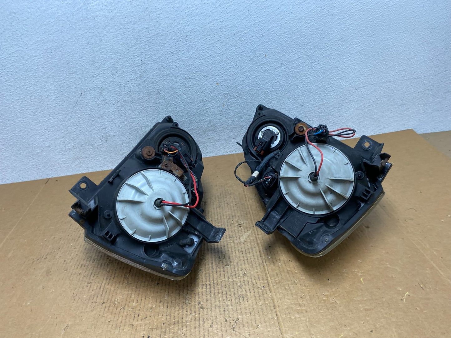 2002 to 2004 Nissan Altima Left+Right Side Set Halogen Headlights AE1613 DW11
