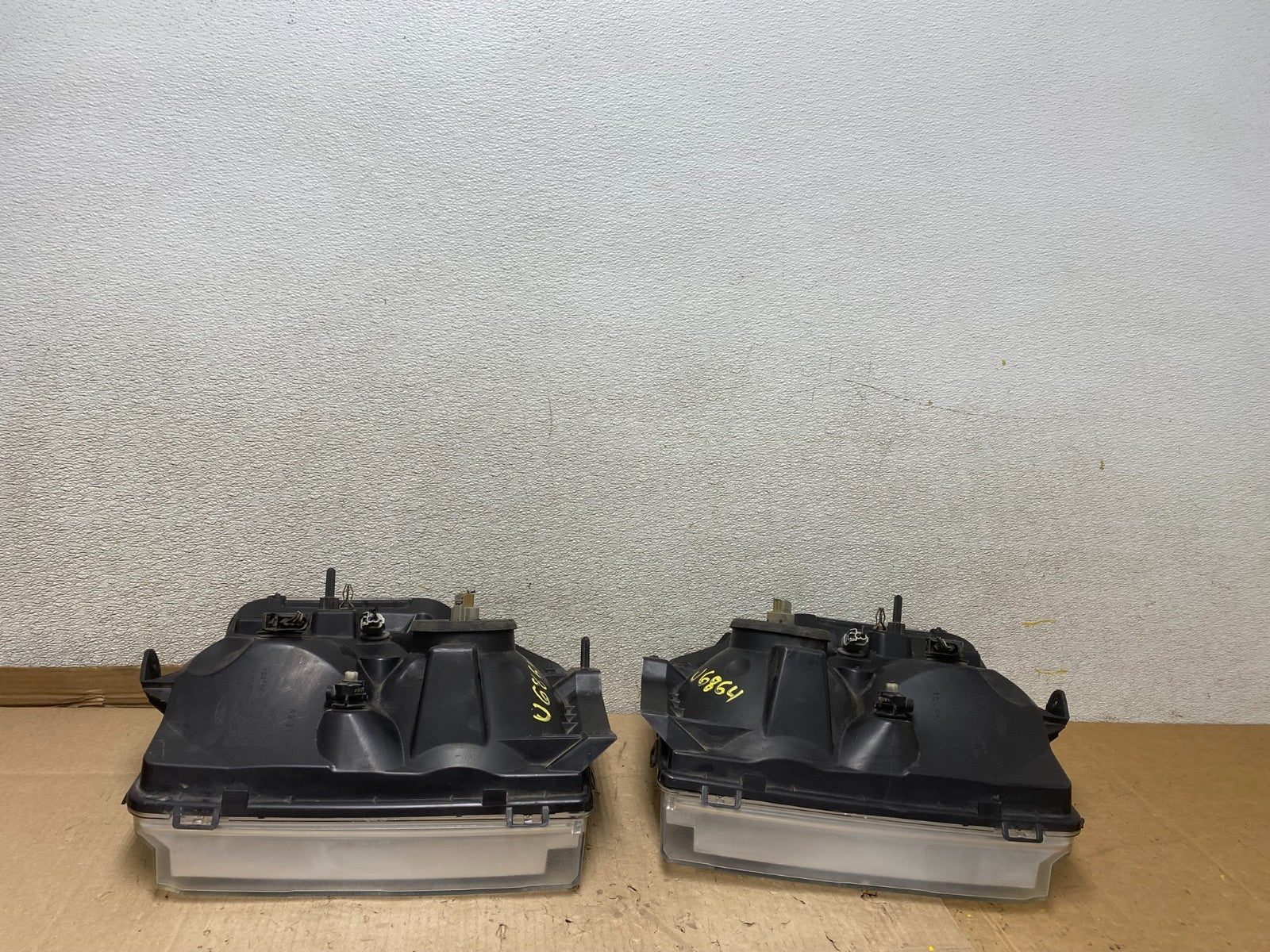 2008-2014 Ford Econoline E150 E250 E350 Left+Right Headlights U6864 DW10