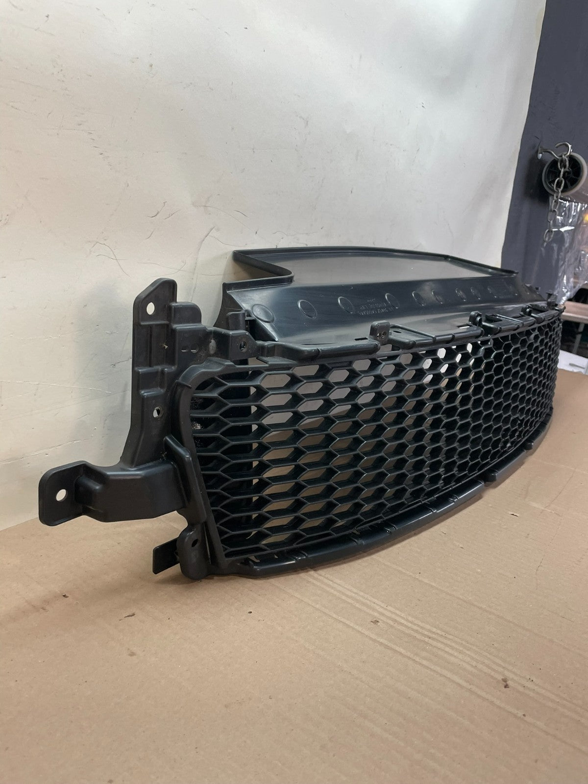 2010-2013 Mitsubishi Outlander Front Bumper Lower Grille Grill 6402A199 AG76602