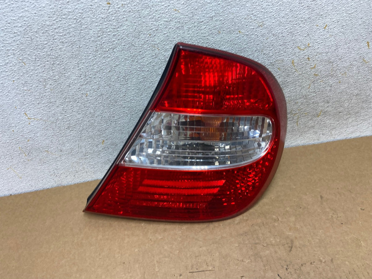 2002 2003 2004 Toyota Camry Tail Light Right Passenger Rh Side AI3360 LK0