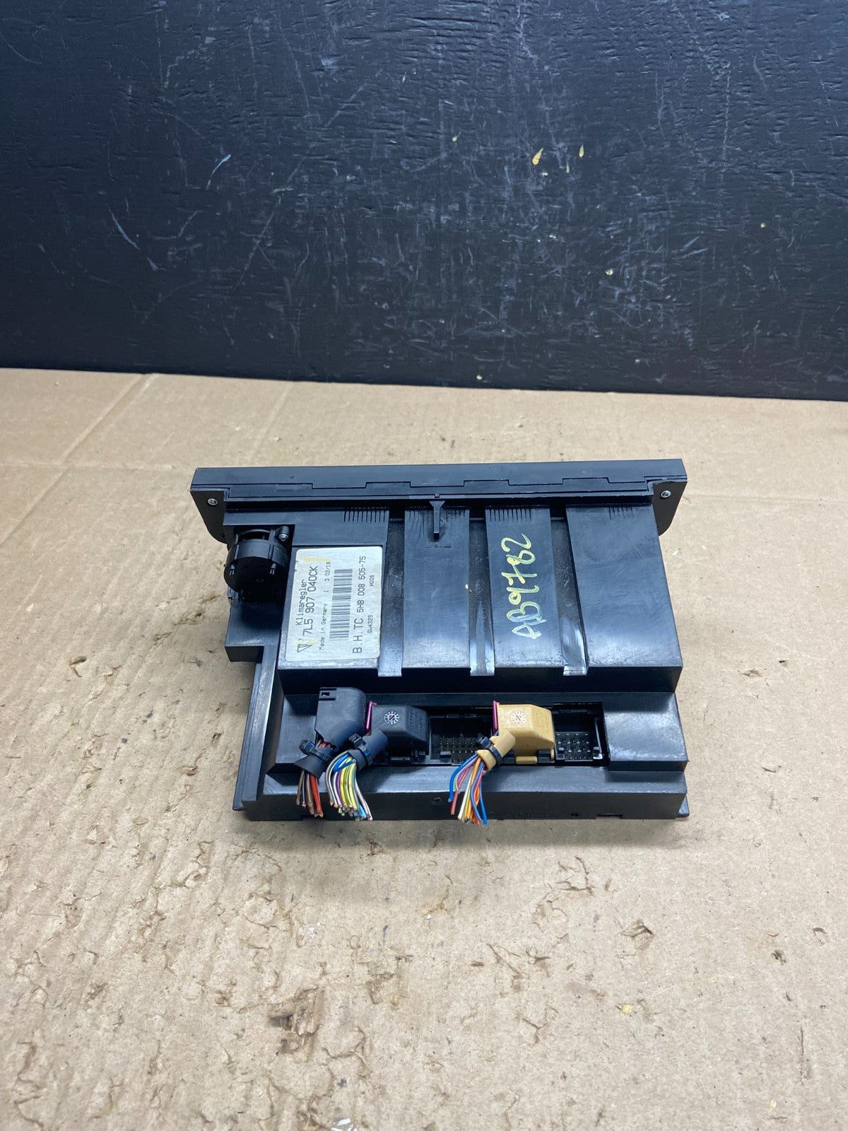 2003 to 2006 Porsche Cayenne Center AC Climate Control Switches Unit AB9782 DG4