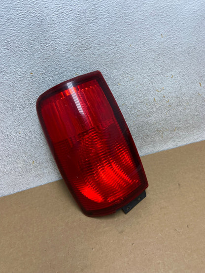 1998 to 2002 Lincoln Navigator Right Passenger RH Side Tail Light AI2594 LK2