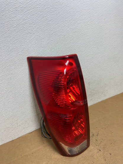 2002 to 2006 Chevrolet Avalanche Left Driver LH Tail Light AD4694 LK2