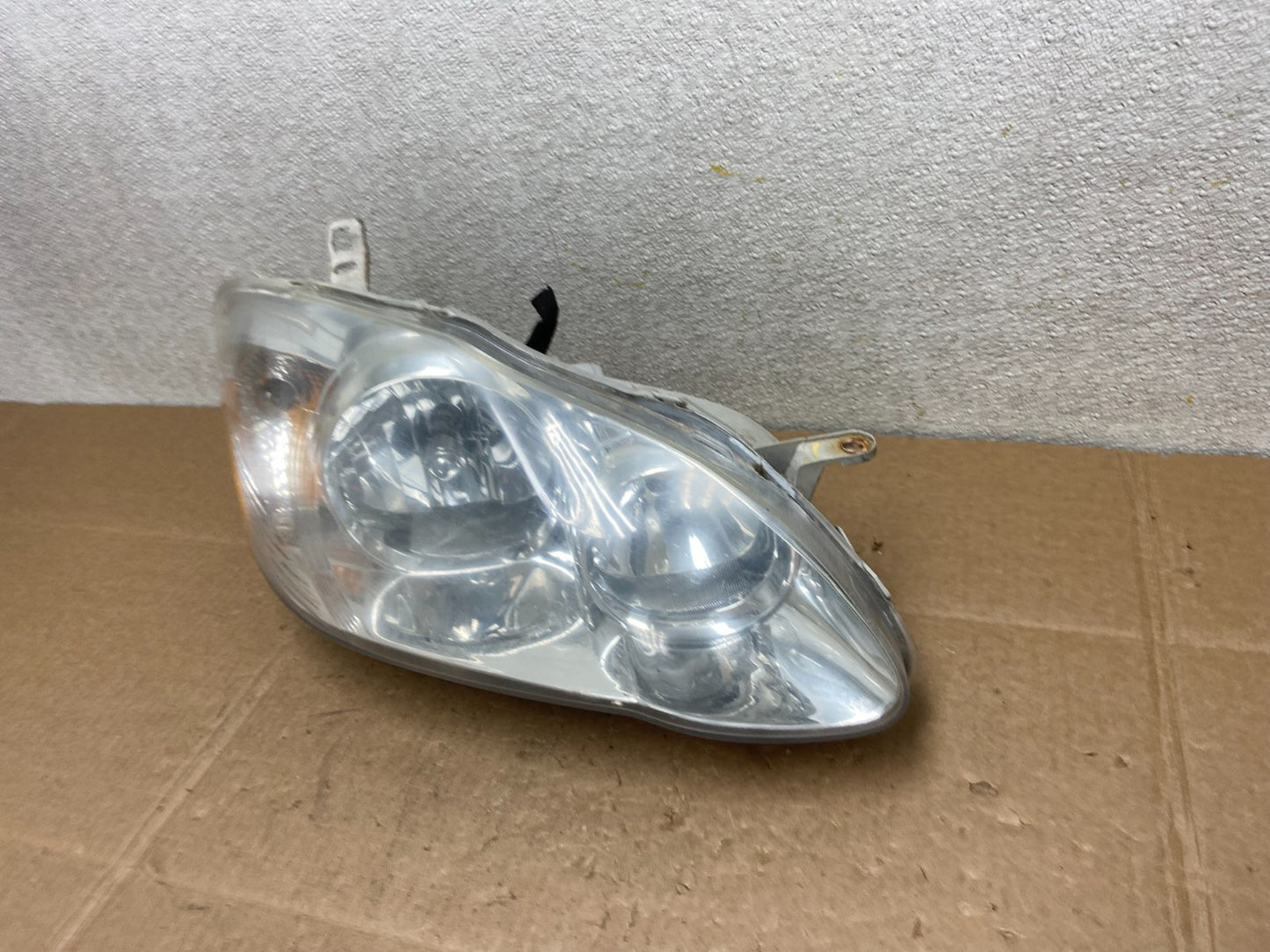2005 to 2008 Toyota Corolla Right Passenger RH side Headlight Y8749 DW1