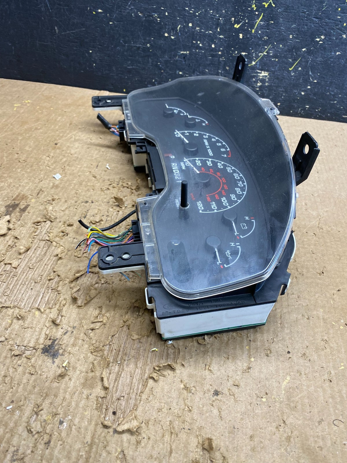 2002-2005 Ford Explorer  Speedometer Cluster Gauge Oem Z9989 DG3