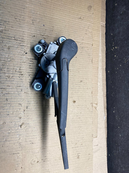 2012 to 2014 Ford Focus Rear Windshield Wiper Motor OEM BV61-17K441-AA y1368 dg2