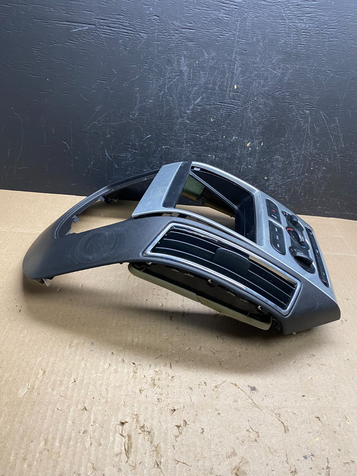2007 - 2010 Ford Edge Heater Climate Control Radio Control Dash Bezel AC6541 DG1