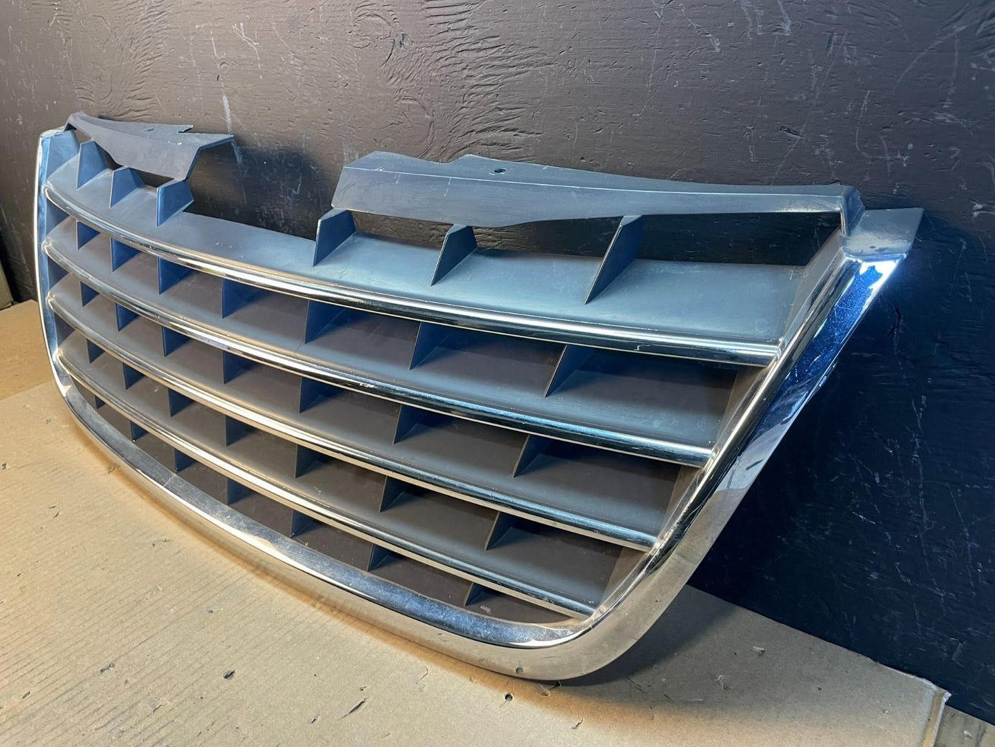 2008 to 2010 Chrysler Town & Country Front Upper Grill Grille Oem AB7891 DG2