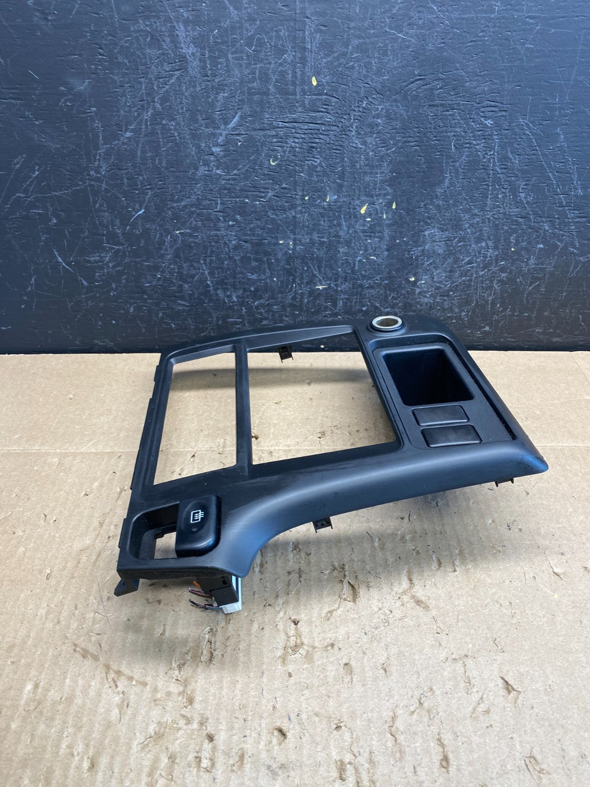 2001 to 2004 Nissan Pathfinder Center Dash Radio Trim Bezel Surround AC9127 DG1